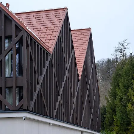 čad 4*